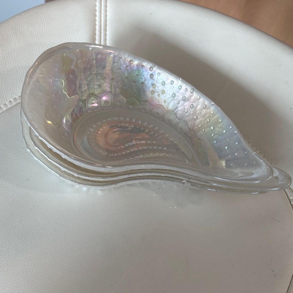 Iridescent Shell-Shaped Dishes